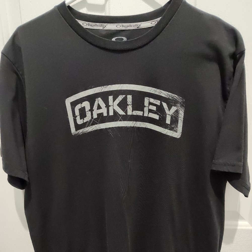 Oakley T-shirt